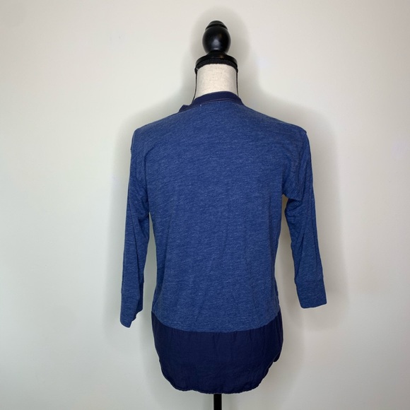 Gap • Blue Buttoned Quarter Sleeve Top - Picture 3 of 4